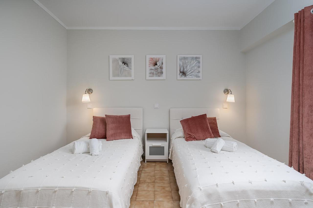 Sunny Flat W/ Balcony & Pool By Lovelystay Portimao Exterior photo